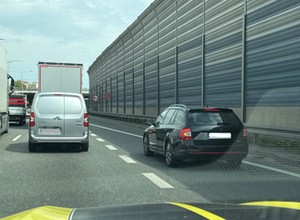 Jazda na suwak: nie zawsze i nie wszędzie. A kiedy jest obowiązkowa i co z tego wynika?