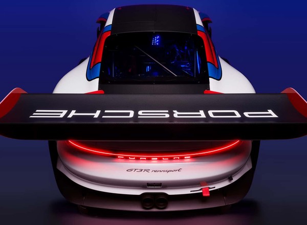 Porsche 911 GT3 R Rennsport nie nadaje się ani na drogi, ani do wyścigów FIA. I tak o nim śnimy!