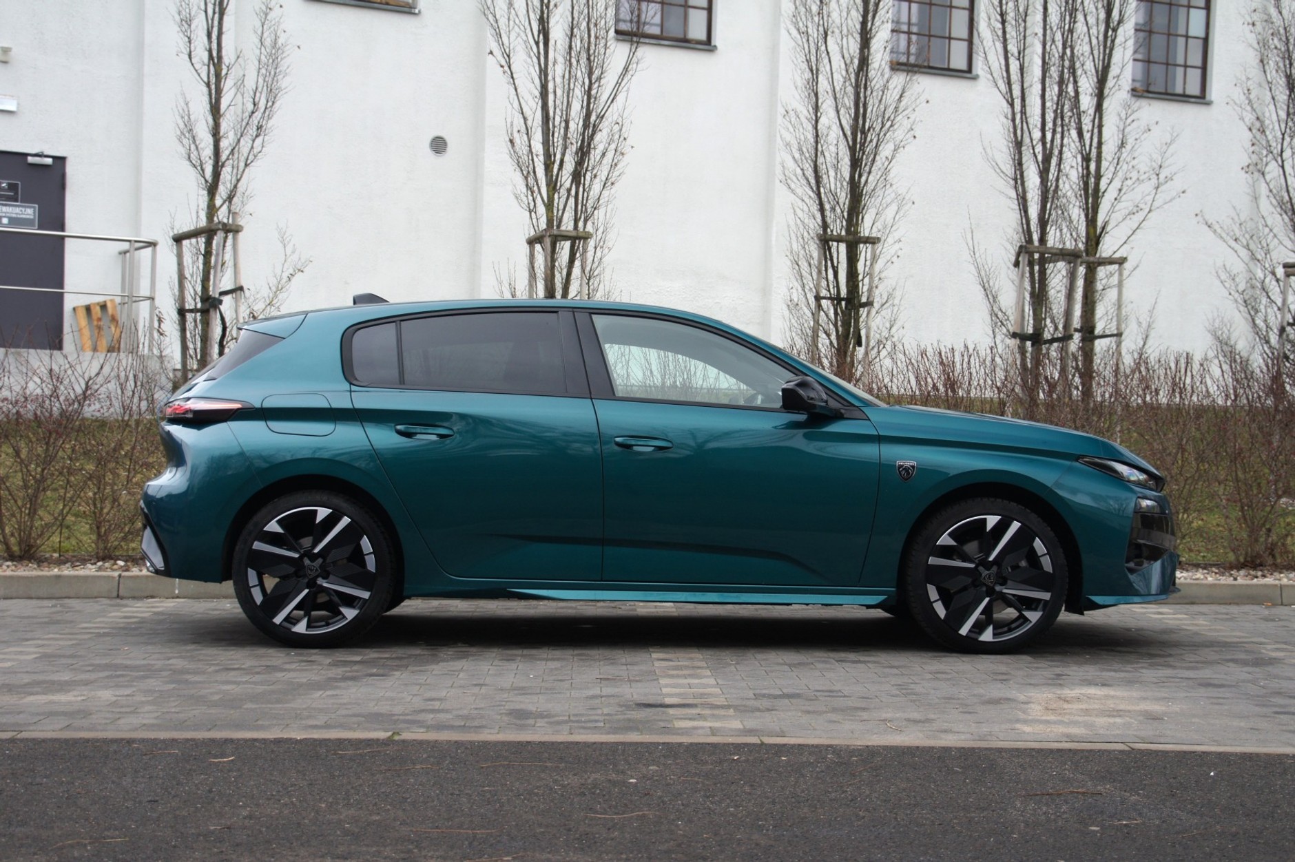 Peugeot 308 1.2 Hybrid 145 KM