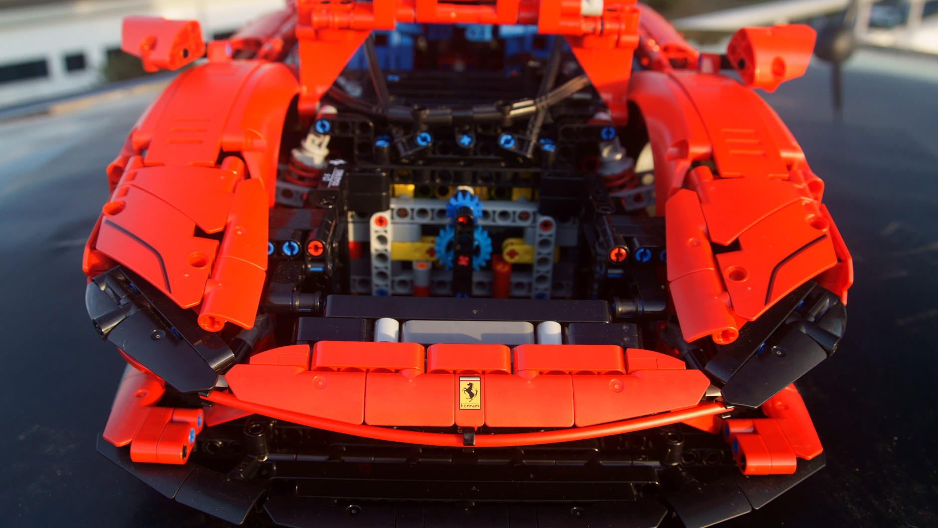 Ferrari Daytona SP3 w skali 1:8 z klocków LEGO