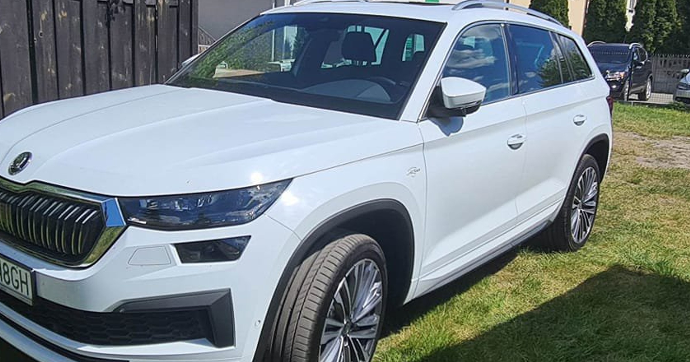 Policja szuka sprawców kradzieży Skody Kodiaq