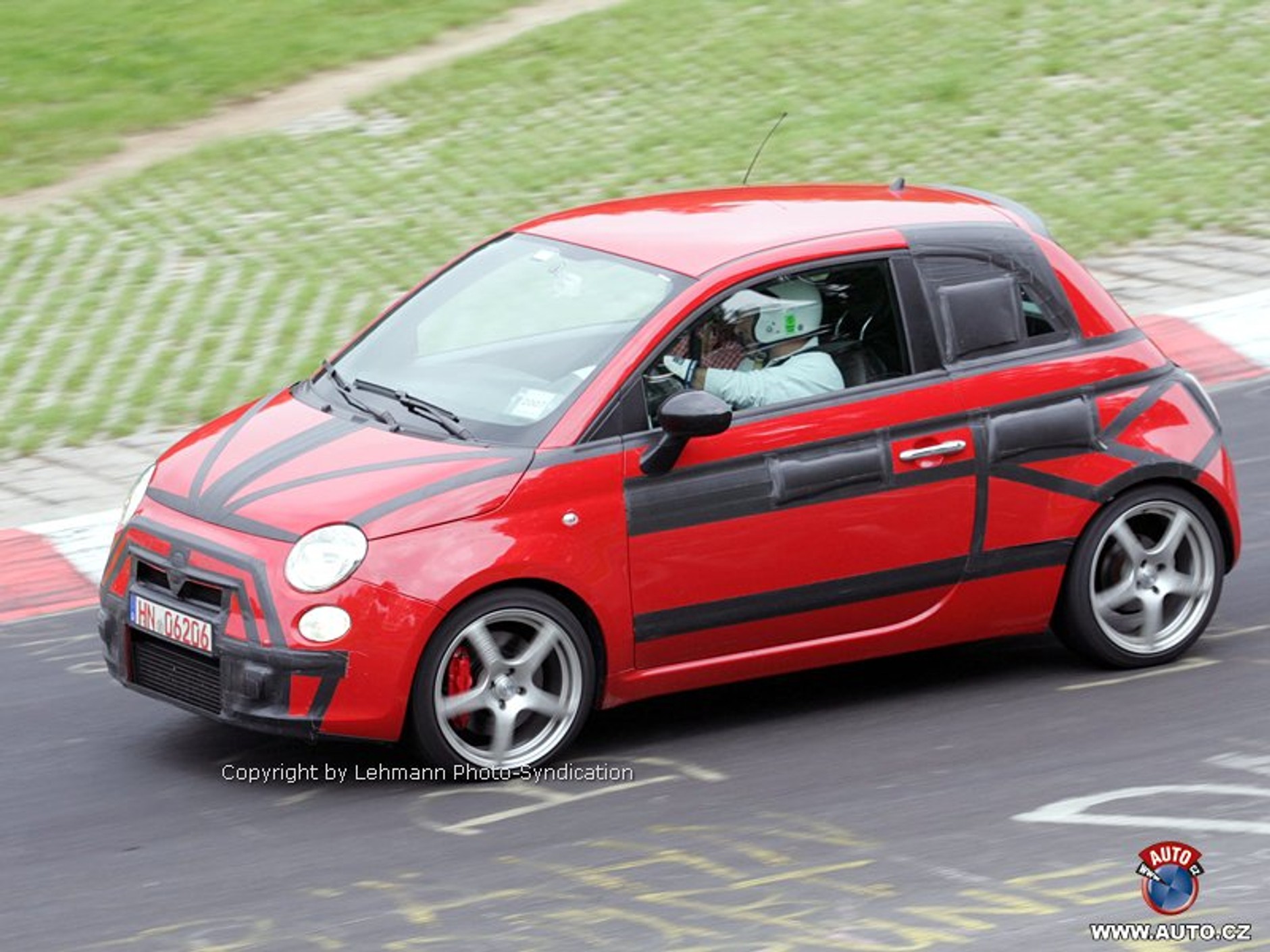 Zdjęcia szpiegowskie: Fiat 500 Abarth na Nürburgringu