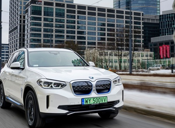 BMW iX3 – elektryzująca… Przyszłość?