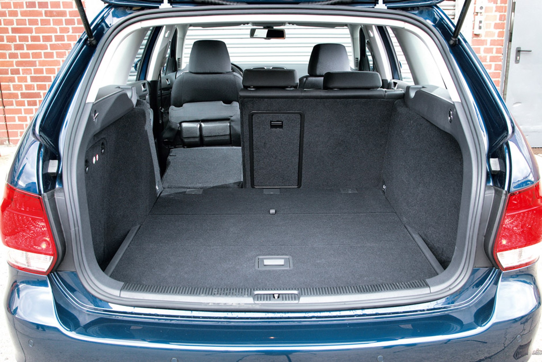 Klasowe starcie: Opel Astra Sports Tourer kontra VW Golf Variant