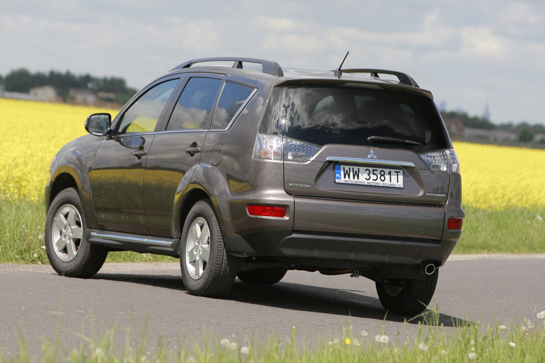 Mitsubishi Outlander: czy warto kupić podstawową wersję