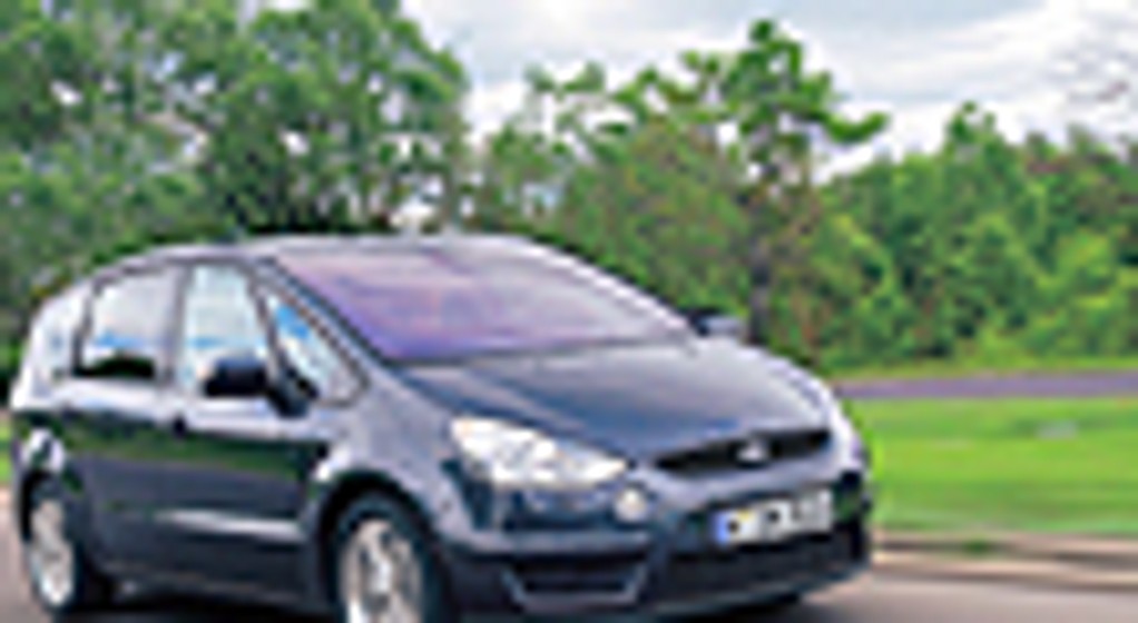 Ford S-Max 2.5 Turbo Titanium - Maksymalnie inny
