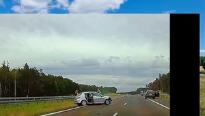 Policja bliska ustalenia tożsamości bandyty bez honoru z niebieskiego VW Arteona