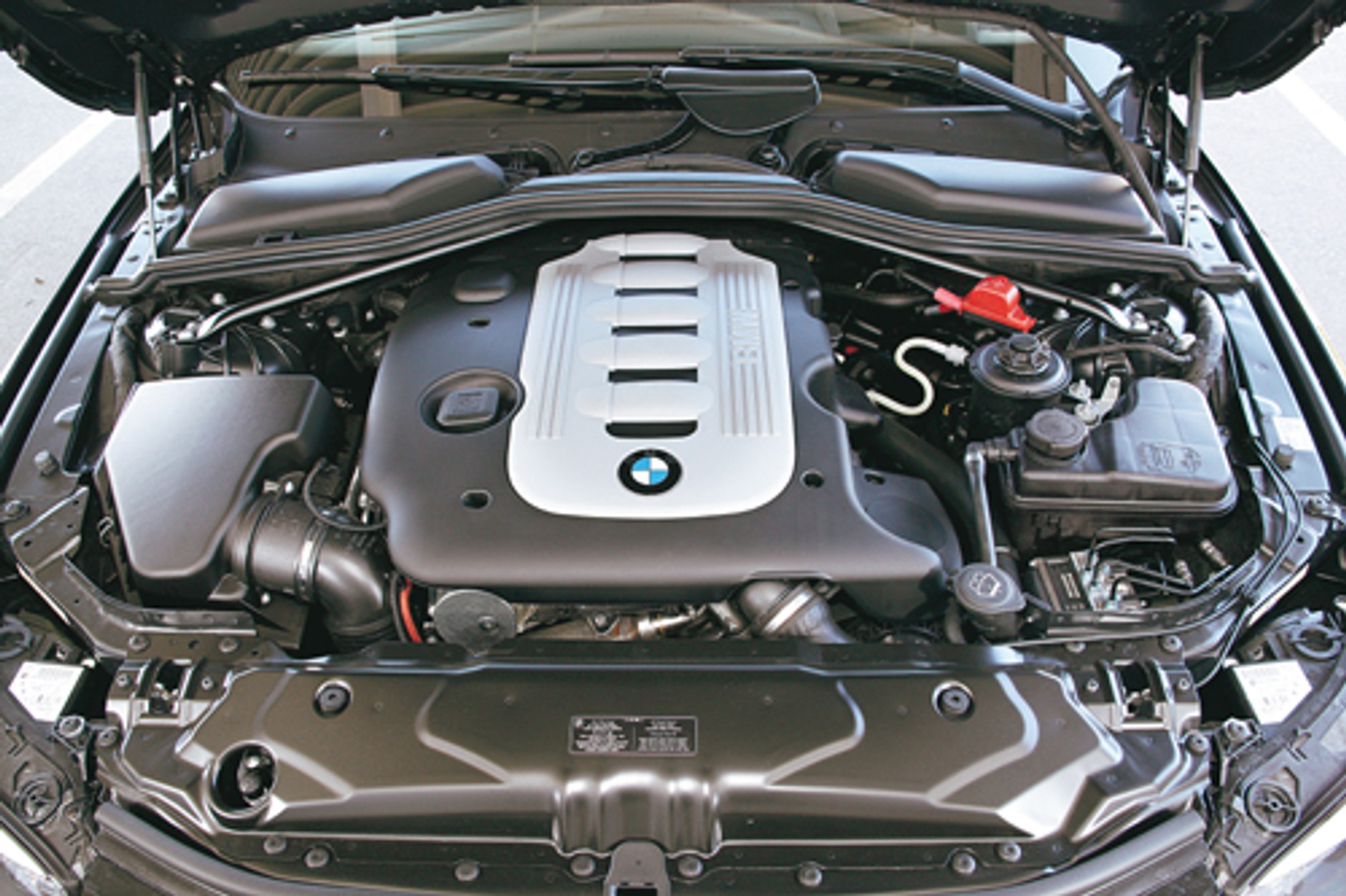 BMW 535d kontra Jaguar XF 3.0 V6 Diesel S: Kto buduje najlepsze sportowe diesle?