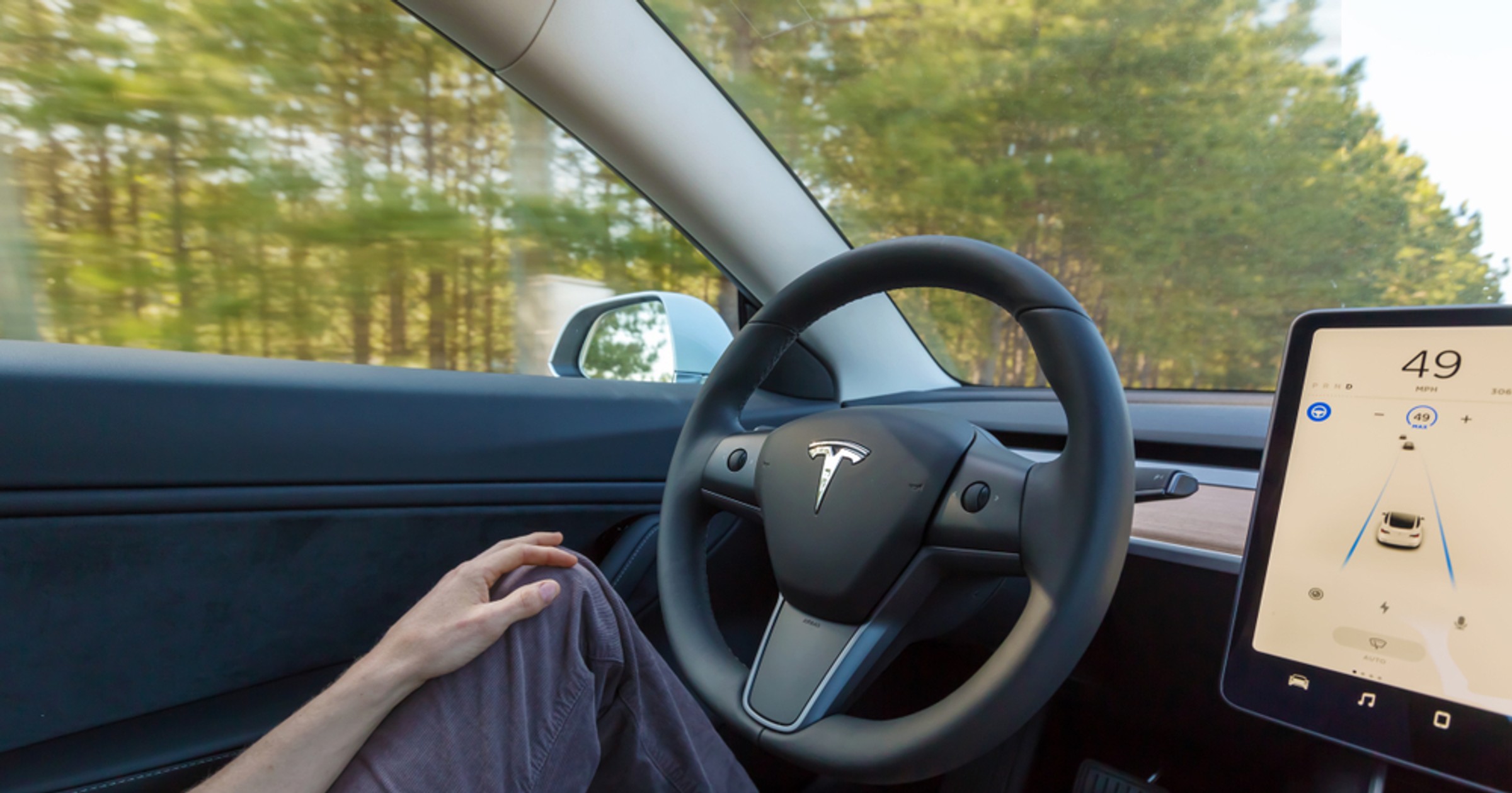Tesla od kilku lat oferuje samochody z funkcją autopilota (zdj. ilustracyjne)