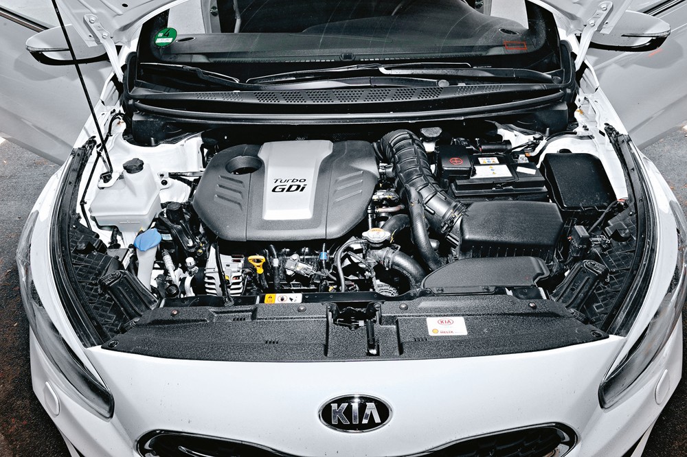 Kia pro_cee'd GT 1.6 GDI: benzynowa turbomaszyna z bezpośrednim wtryskiem paliwa i turbodoładowaniem generuje 204 KM i 265 Nm.