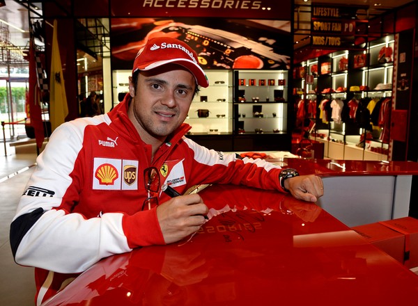 Felipe Massa i Ferrari w Warszawie podczas Shell V-Power Nitro+