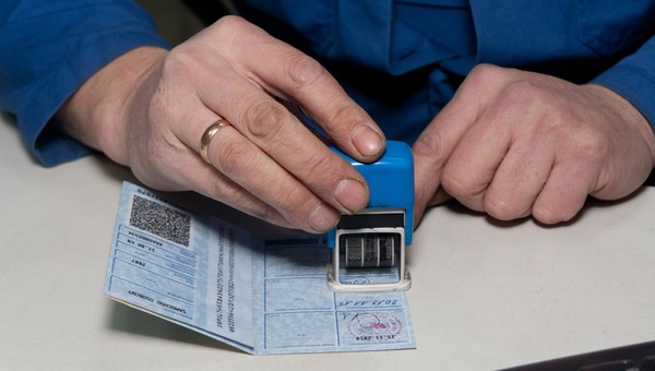 Wykonywali badania techniczne bez samochodów