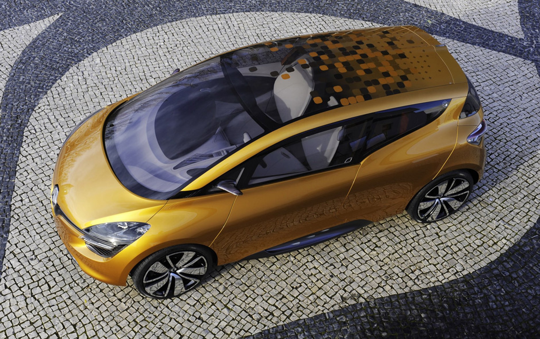 Renault R-Space: zorientowany rodzinnie