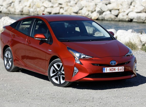 Toyota Prius IV - całkiem nowa jakość hybrydy