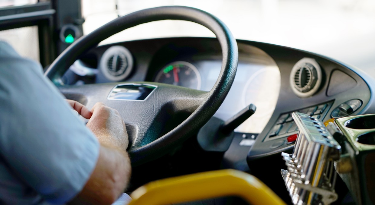 Kierowca autobusu tankował na firmową kartę. Ukradł ponad tysiąc litrów paliwa