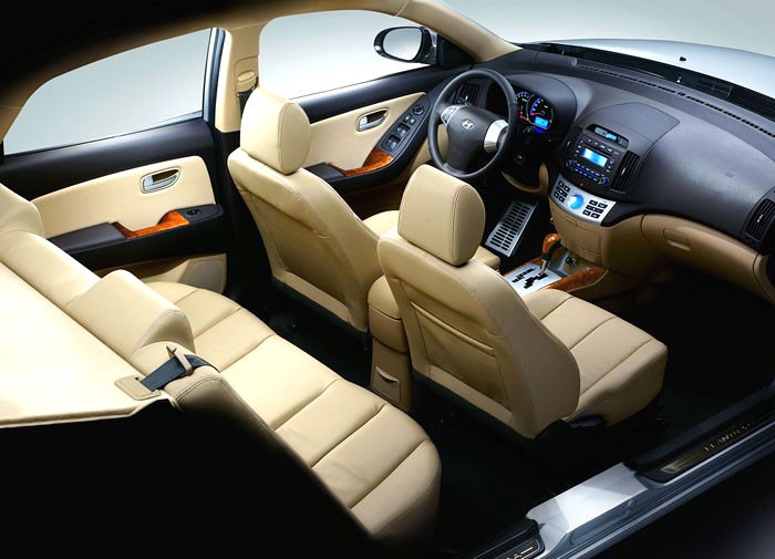 Hyundai Elantra: premiera odmłodzonej wersji w Pekinie