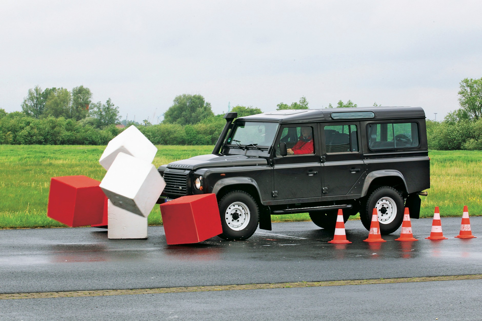 Land Rover Defender 110