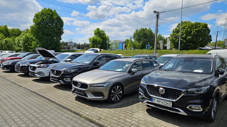 W komisach na południu Polski samochody chińskich marek stoją jeden przy drugim. Jest ich zatrzęsienie