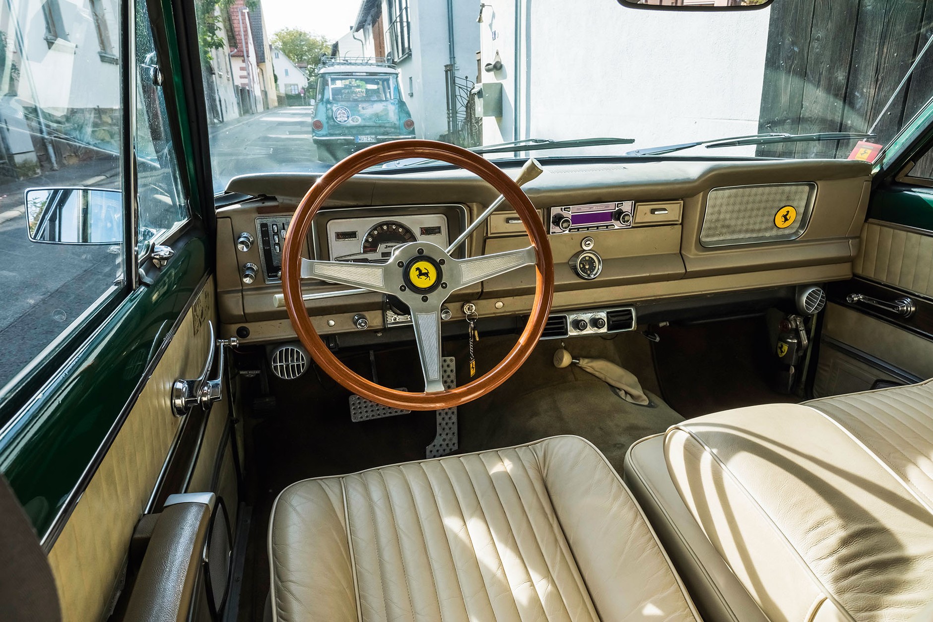 Jerrari - czyli połączenie Jeepa z Ferrari