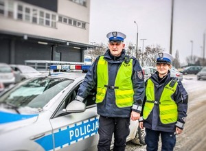 Na drogach - butelka trafiła w nasz samochód