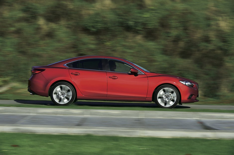 Nowa Mazda 6 kontra Hyundai i40: porównanie rodzinnych sedanów