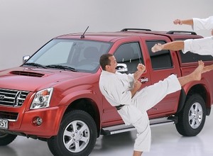 Isuzu wspiera... karate