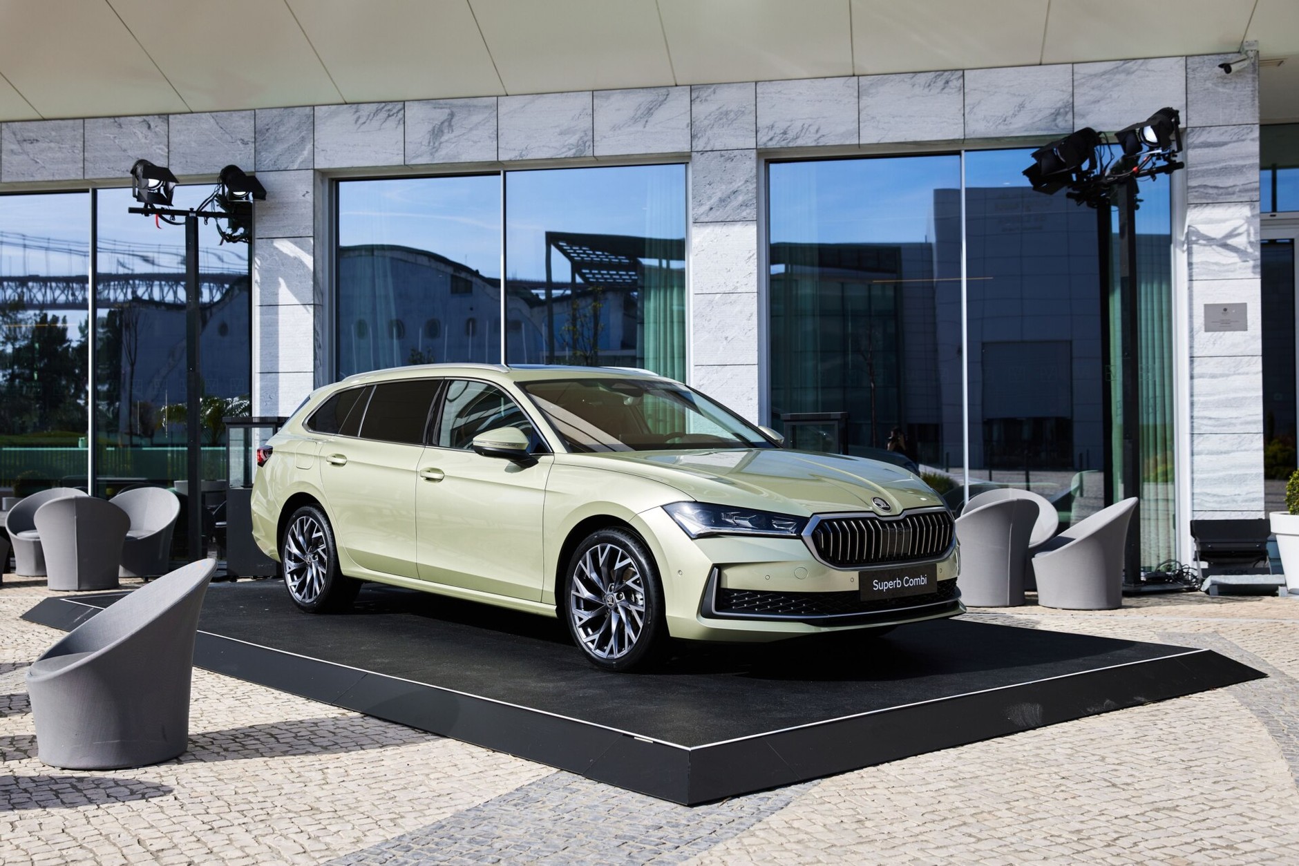 Nowa Skoda Superb Combi