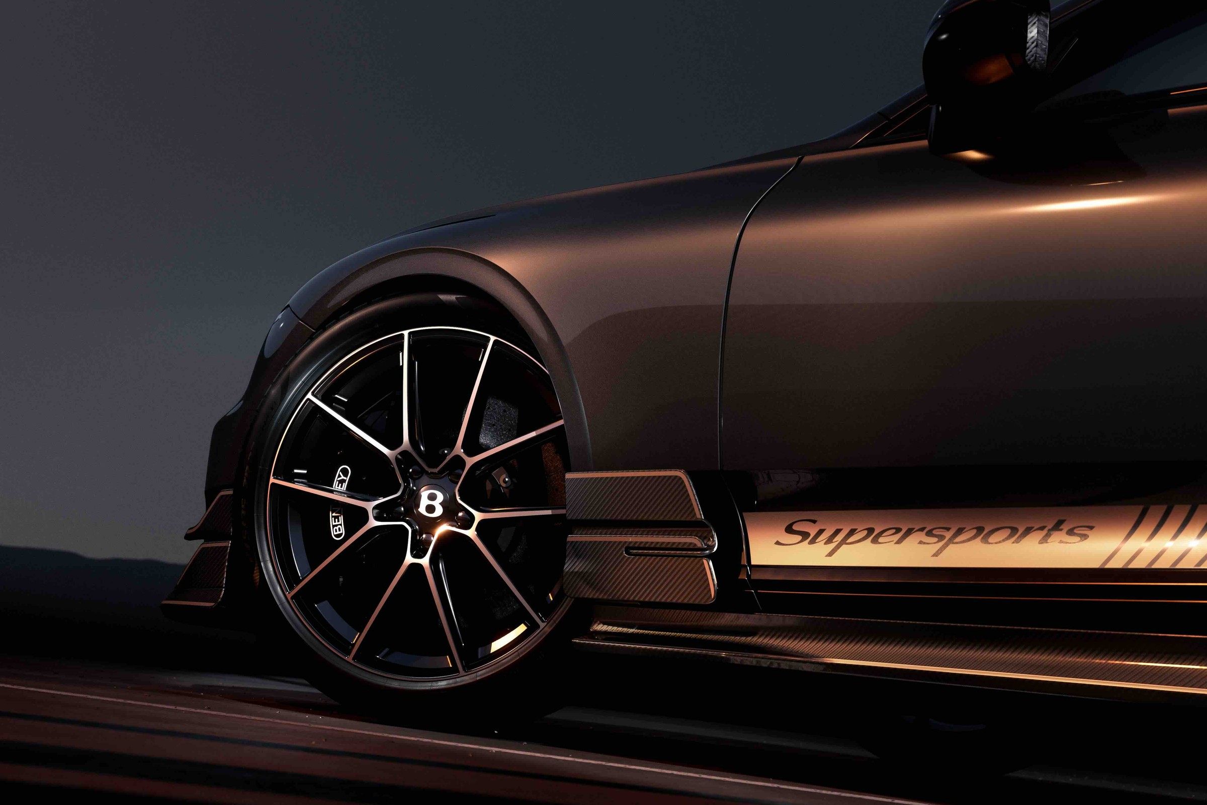 Oto nowy Bentley SuperSports. Ma spalinową V-ósemkę i napęd na tył. I tylko dwa miejsca