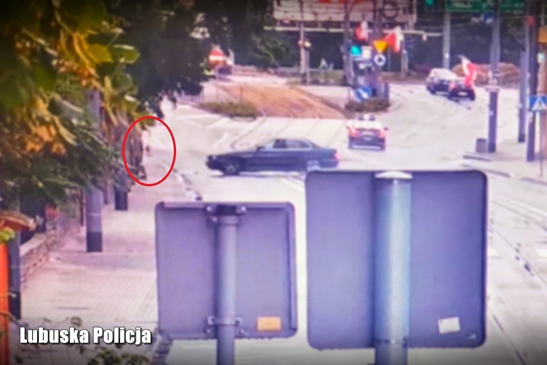 Wjechał na chodnik. Prawie zmiótł pieszego. Było o krok od tragedii