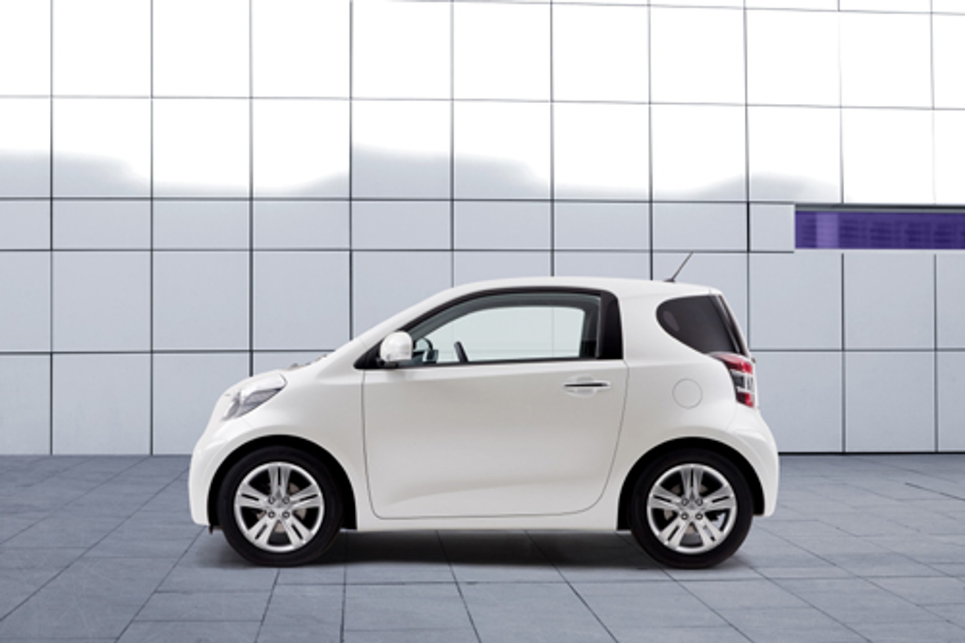 Toyota iQ - Miejscooszczędzacz