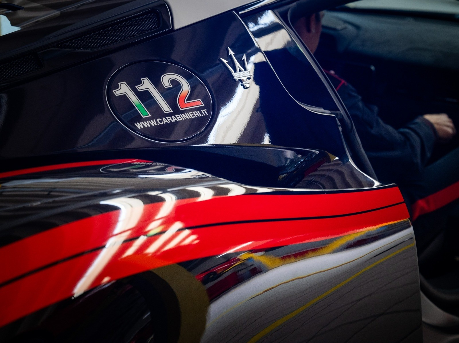 Karabinierzy otrzymali Alfę Romeo Giulia Quadrifoglio i Maserati MCPURA