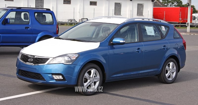 Zdjęcia szpiegowskie: zmodernizowana Kia Ceed Sporty Wagon (fotogaleria)