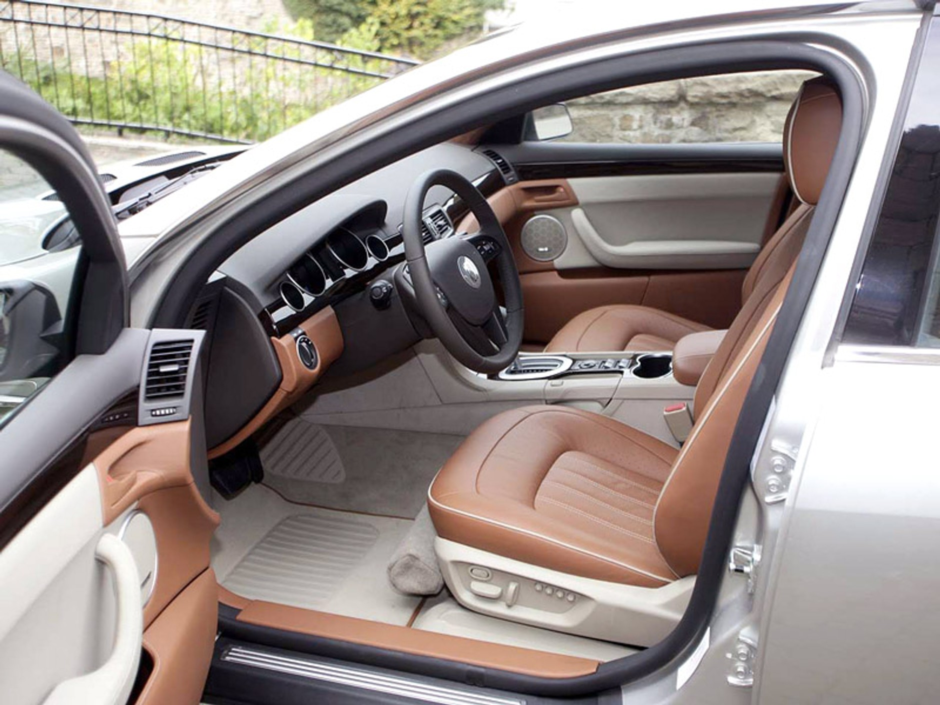 Bitter Vero: Holden z niemieckim rodowodem