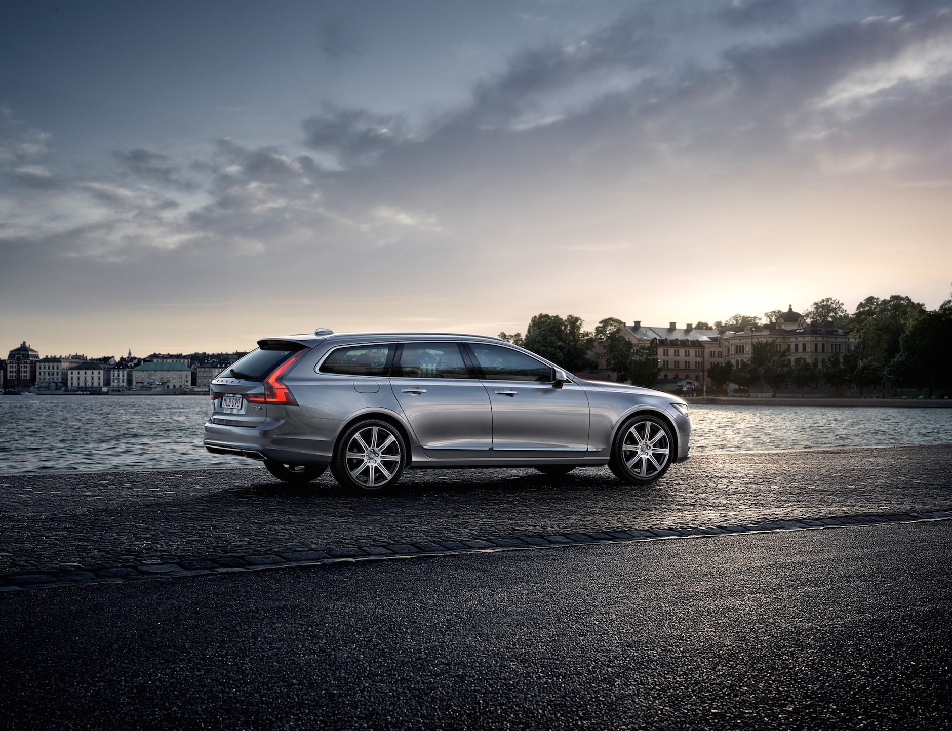 Volvo V90