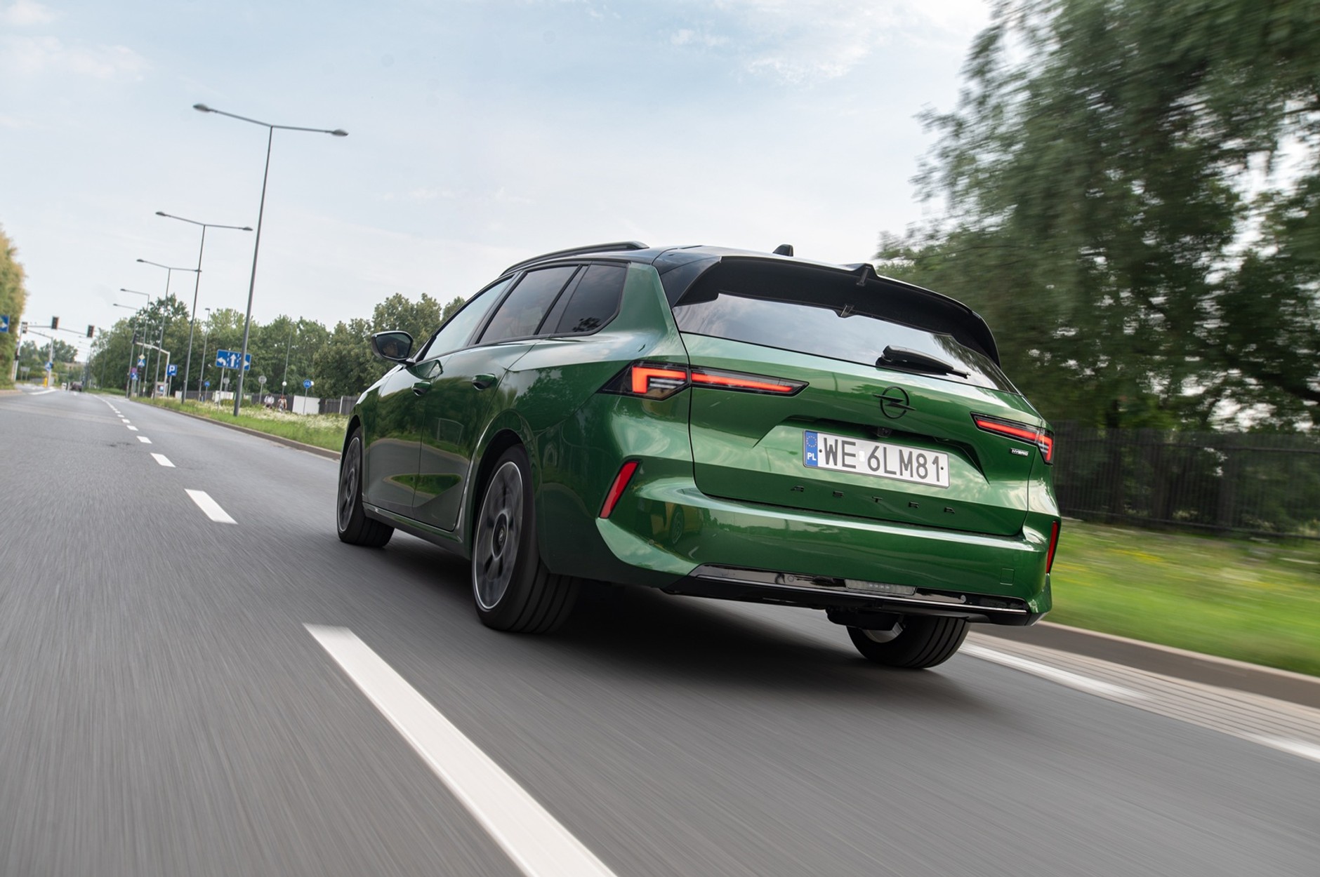 Opel Astra kombi z miękką hybrydą pod maską