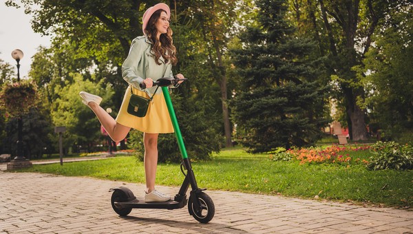 19-latka poszła na hulajnogę elektryczną. Policjant wręczył jej mandat 1000 zł