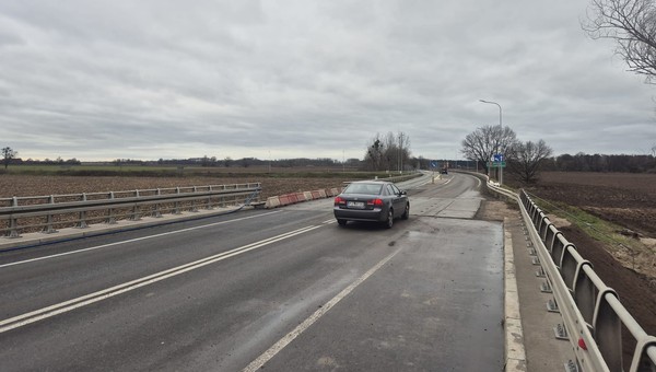 Trzy miesiące zajęła naprawa DK94 po powodzi. Położono płyty zamiast asfaltu