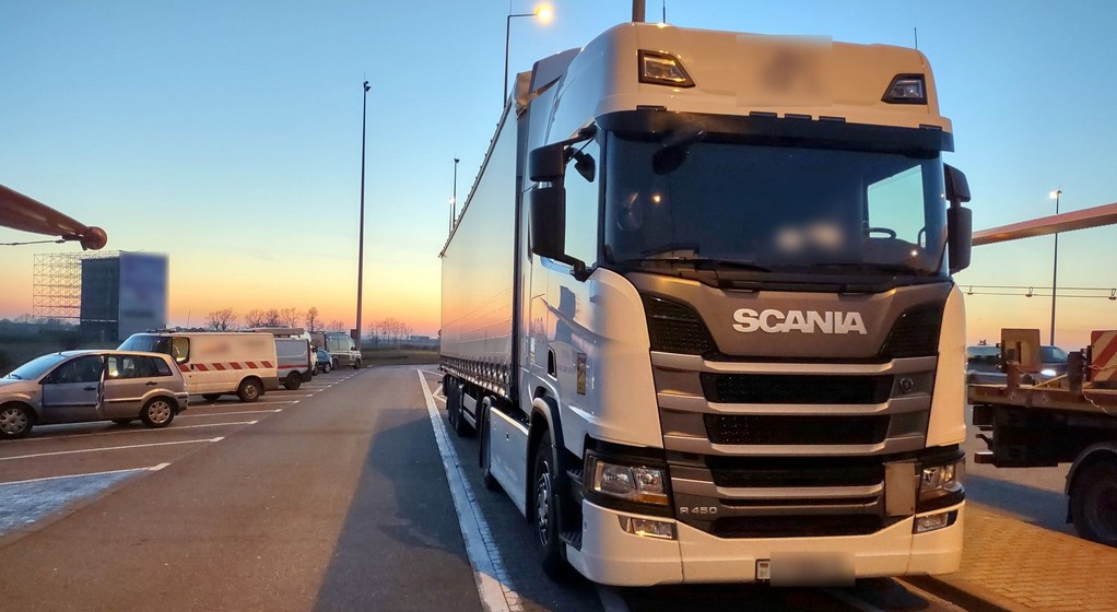 Przewoźnicy z Białorusi i Rosji próbują transportu bez zezwoleń wymaganych w Polsce