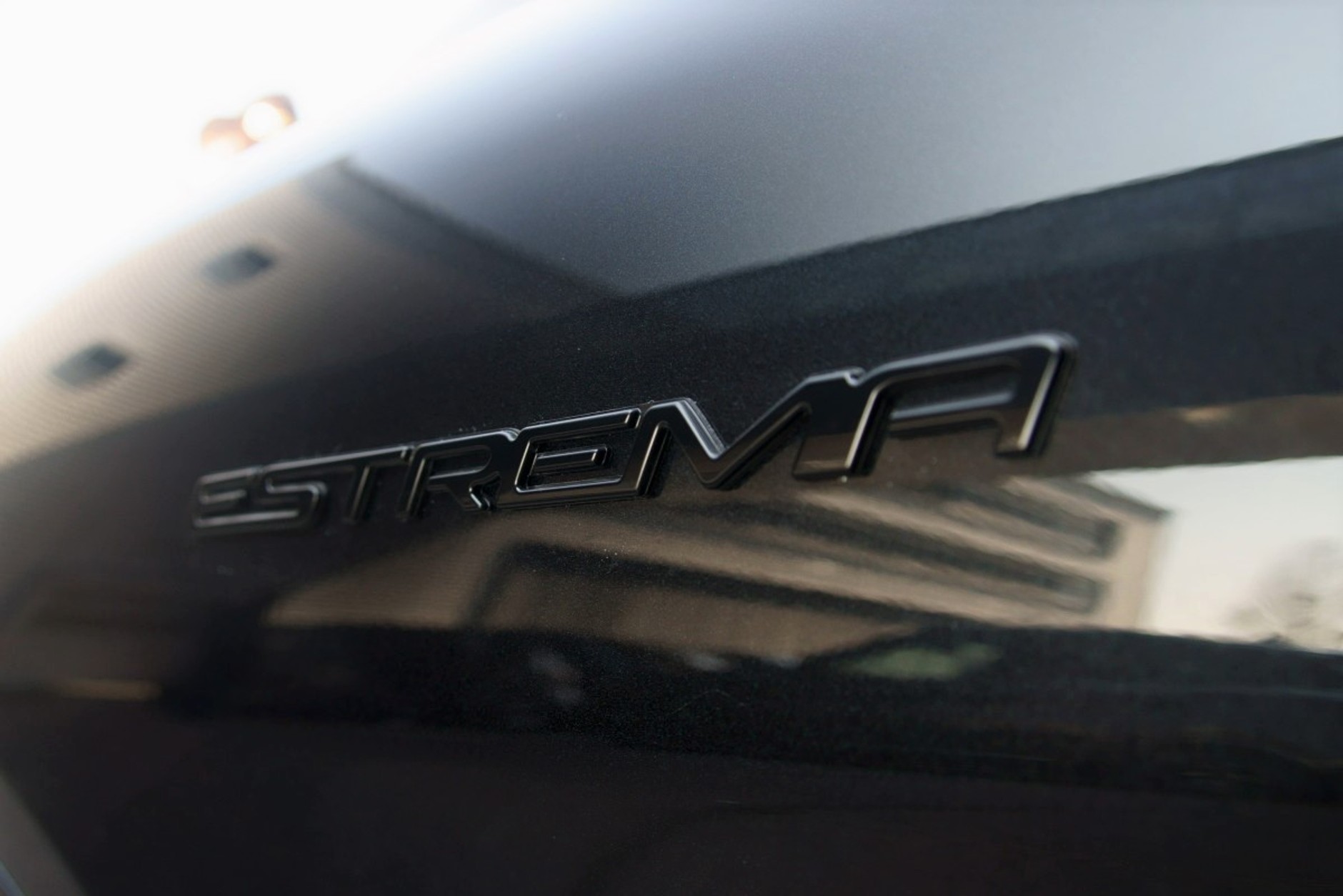 Emblemat wersji Estrema