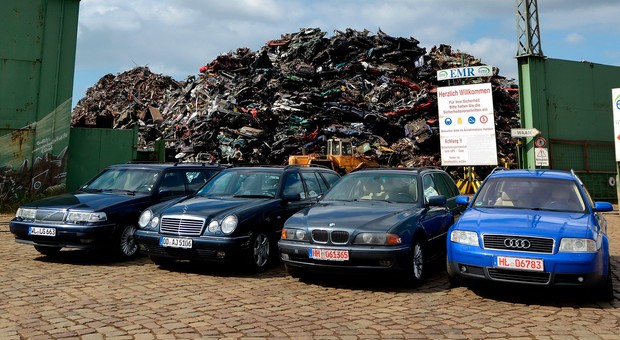 BMW serii 5 kontra Audi A6, Mercedes klasy E i Volvo 960 - które używane kombi będzie lepszym wyborem?