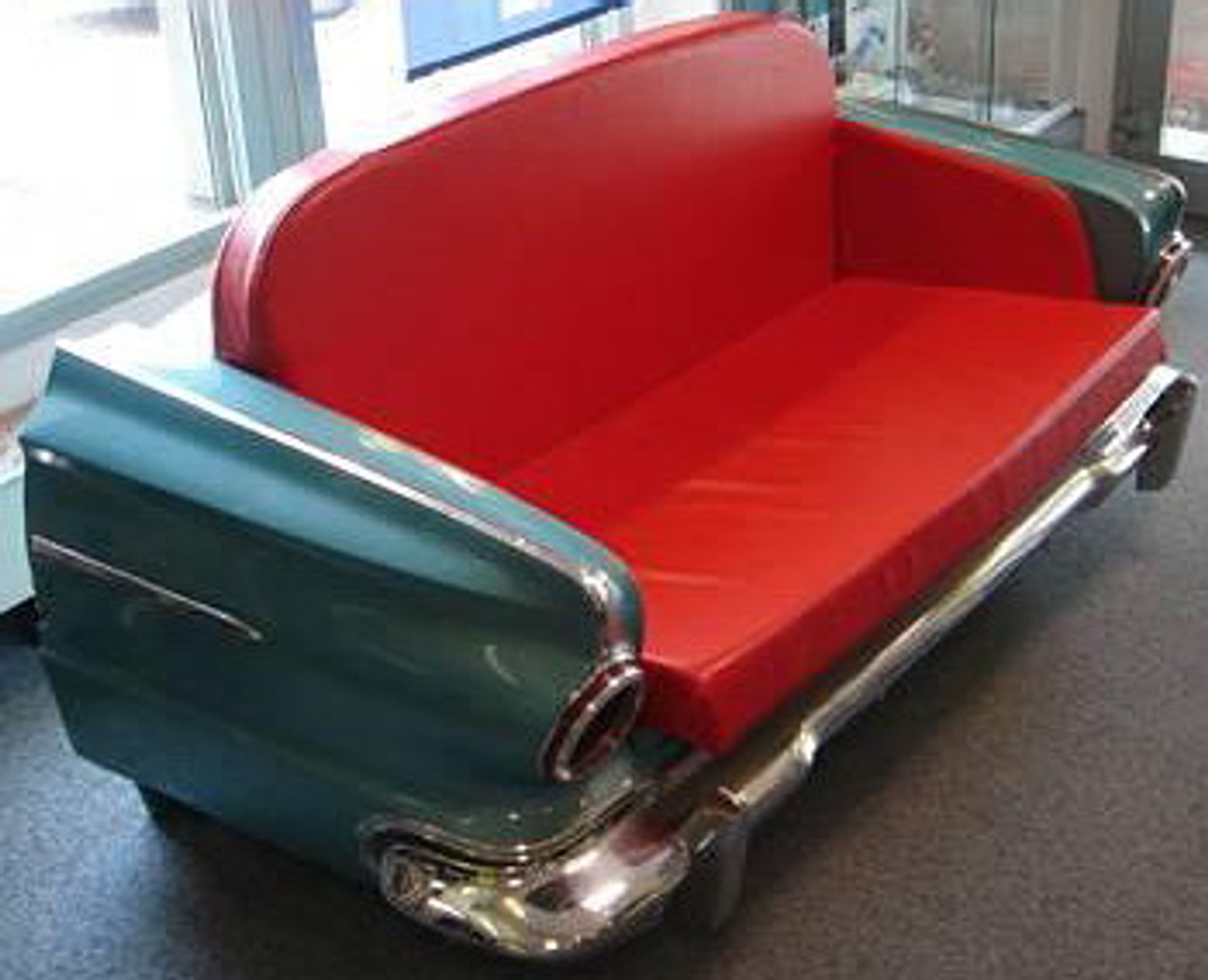 Meble z samochodu? Wszystko jest możliwe...