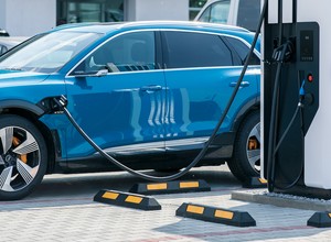 Łódź w przyszłym roku zbuduje 200 punktów ładowania. Potem wyrzuci auta spalinowe z centrum?