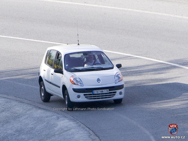 Zdjęcia szpiegowskie: Citroen Berlingo i Renault Kangoo – nowe dostawczaki za drzwiami