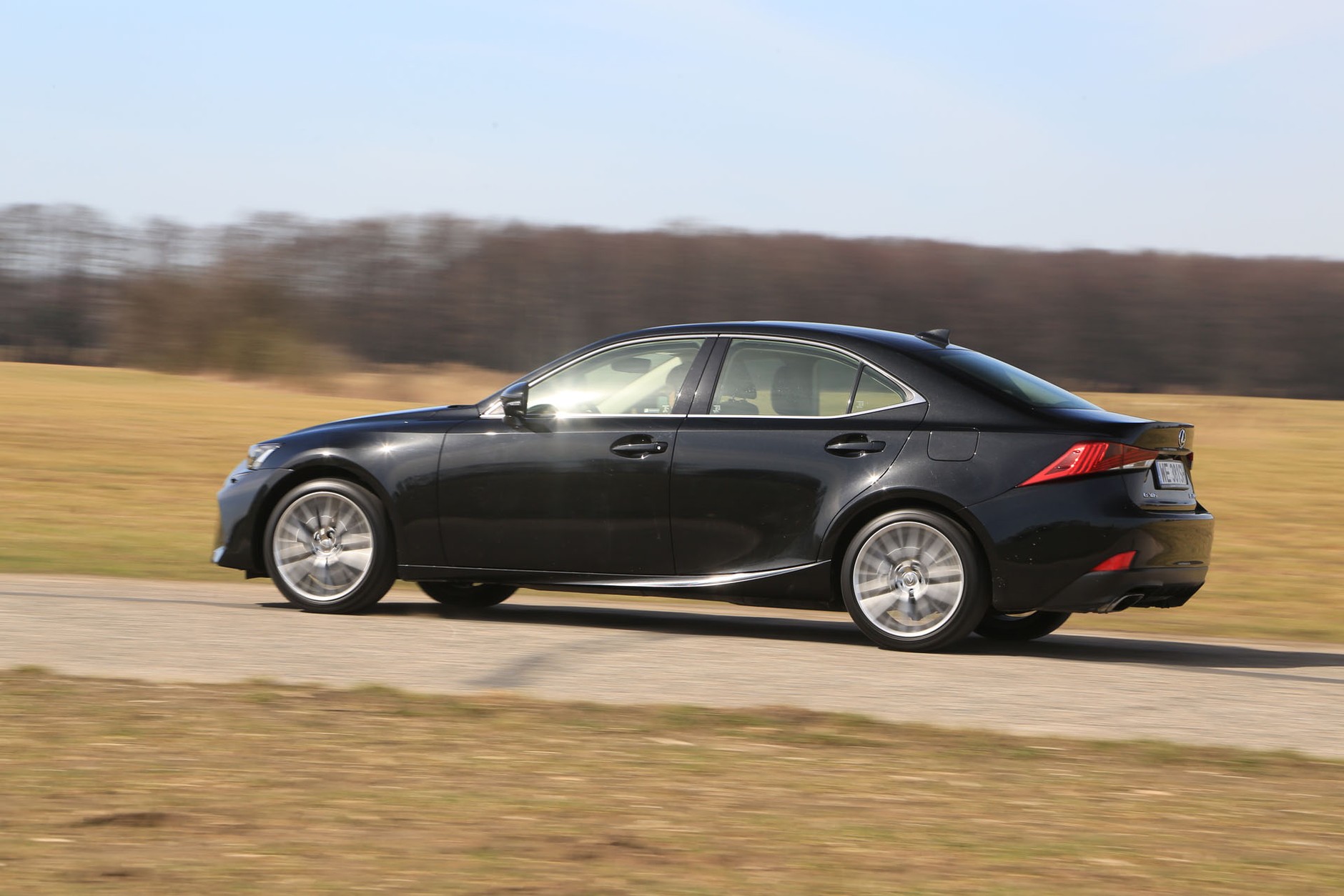 Lexus IS 300 - mocne wrażenia podczas jazdy gwarantowane