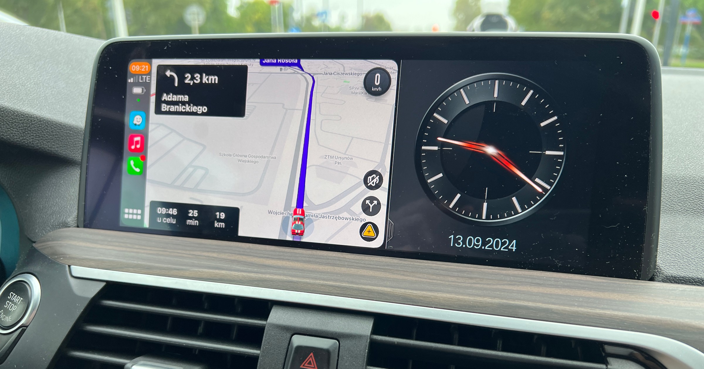 Nawigacja Waze w interfejsie Apple CarPlay
