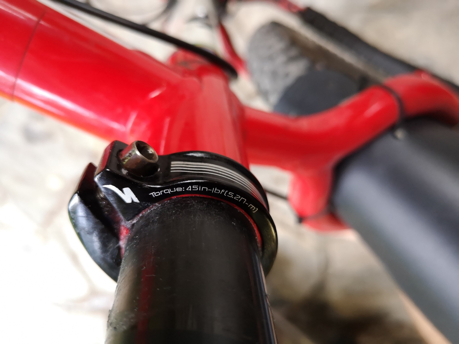 W przypadku łączenia elementów karbonowych z metalowymi moment dokręcania jest szczególnie ważny, błąd drogo kosztuje. Uwaga: tam, gdzie potrzebna jest szczególnie wysoka precyzja, potrzebny jest klucz wysokiej jakości!