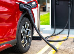 Gdzie jest najdroższy i najtańszy prąd w Europie? I my się dziwimy, że elektryki nie podbiły Polski