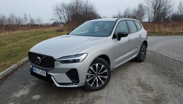 Jeździłem Volvo XC60 B4. Komu może spodobać się miękka hybryda?