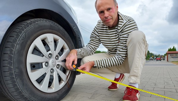 Chodnik, droga dla pieszych, pas techniczny — sprawdzamy, jak to jest w rzeczywistości
