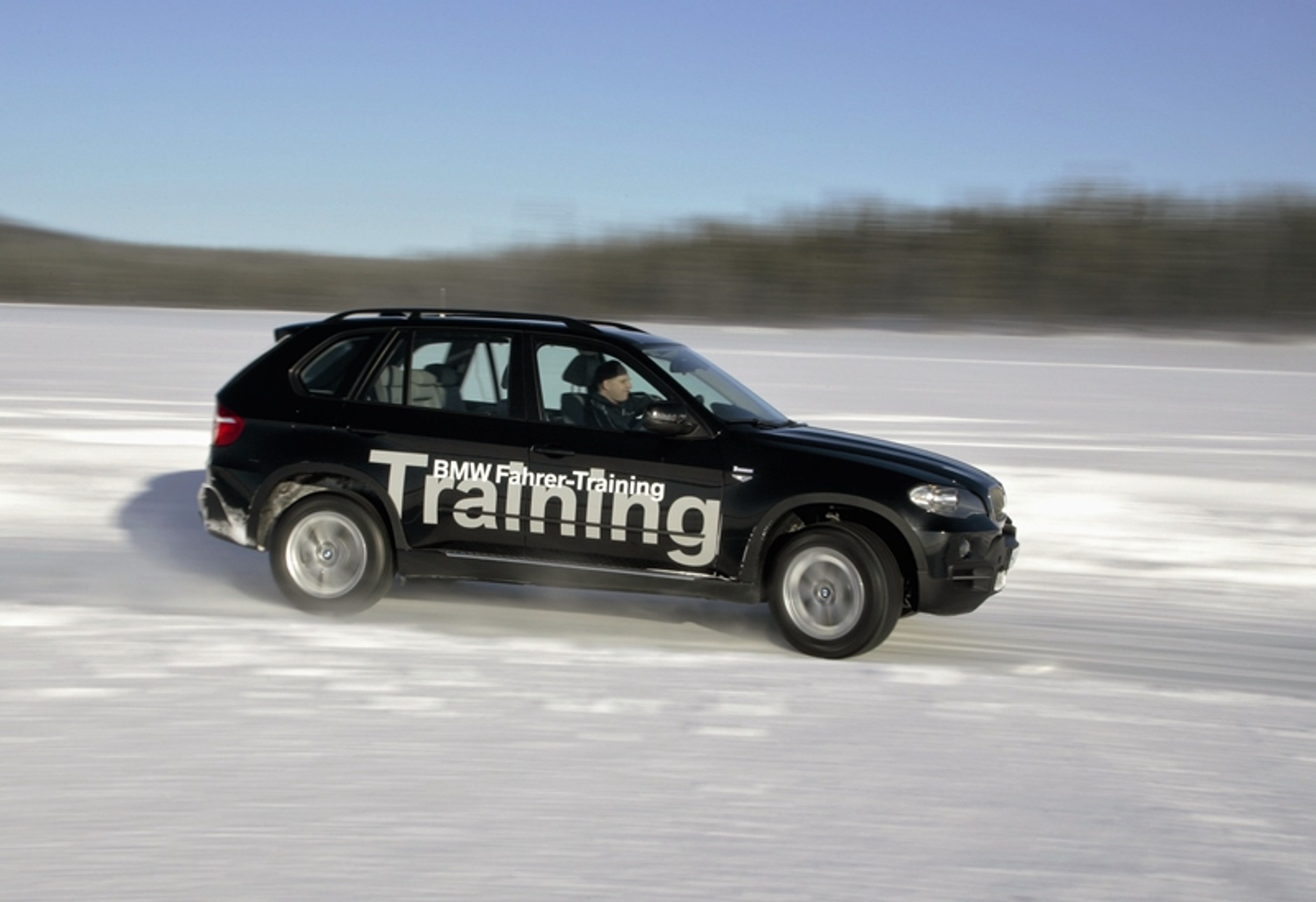 Mercedes i BMW szaleją na śniegu
